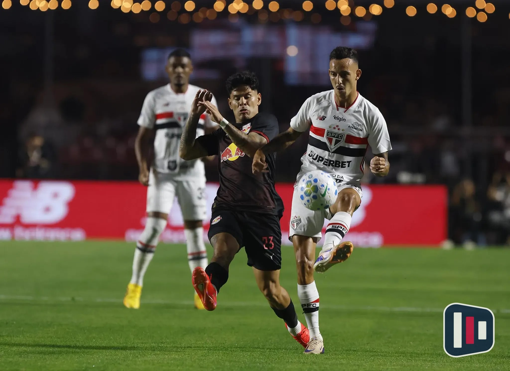 Iago ganha espaço e vira titular em sequência positiva no São Paulo