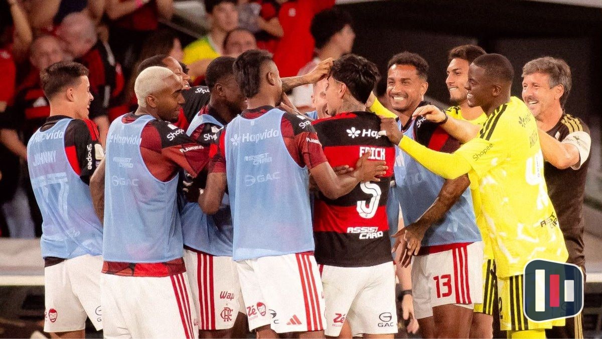 Flamengo vence o Vitória, encurta distância e segue na cola do Palmeiras
