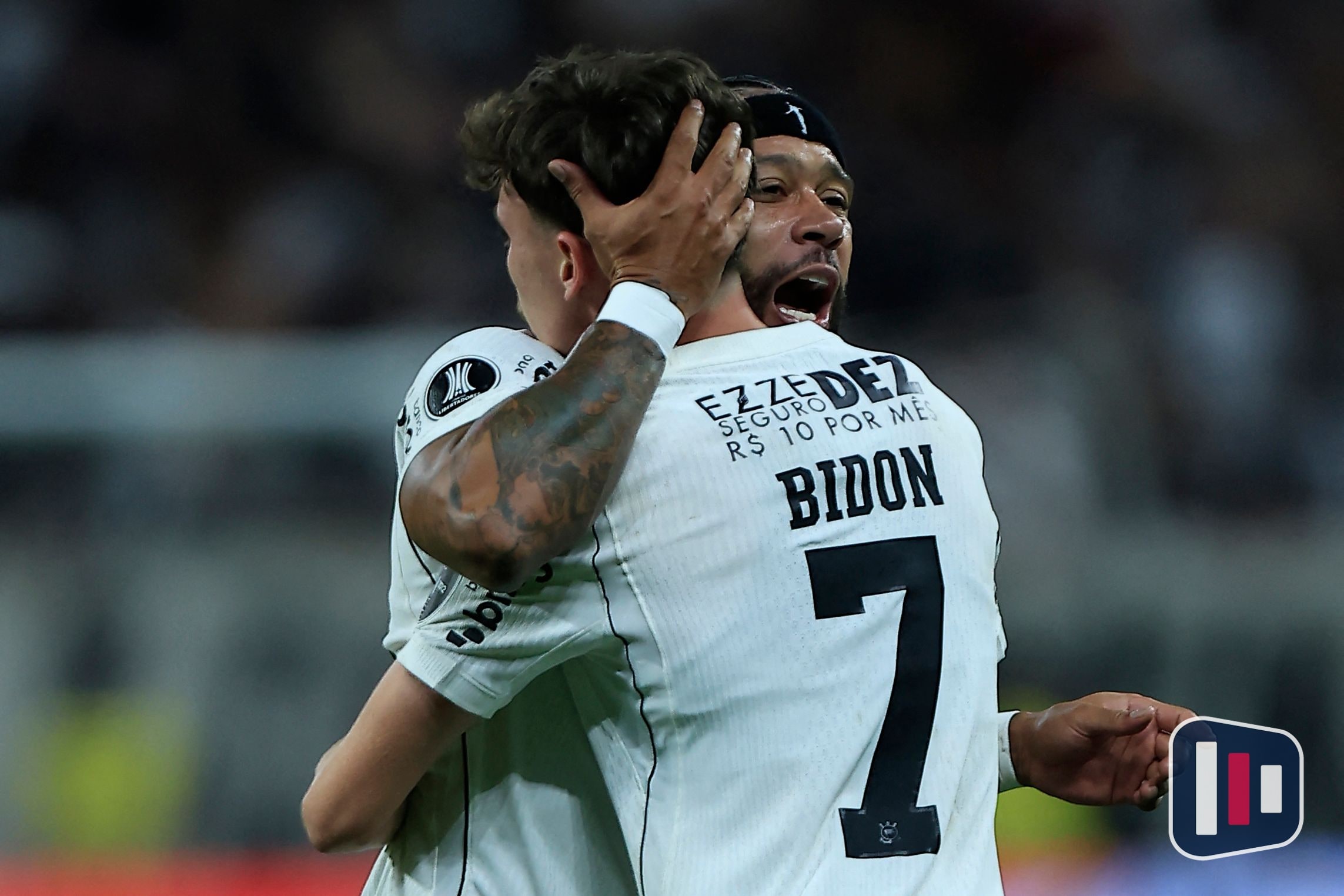 Memphis brilha e Corinthians passa às quartas da Libertadores com vitória suada