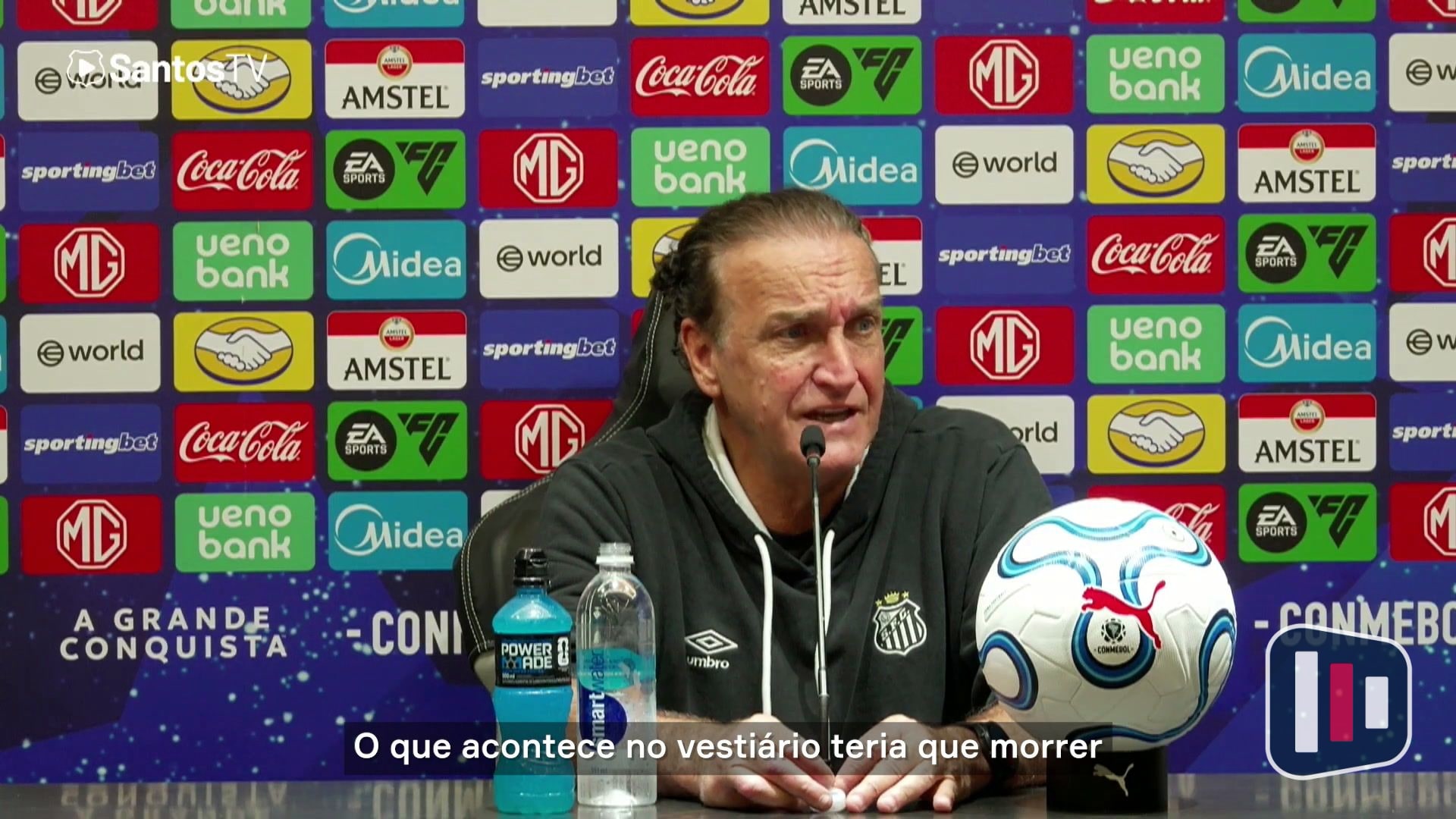 Cuca fala sobre cobranças no Santos e clima do vestiário após vitória
