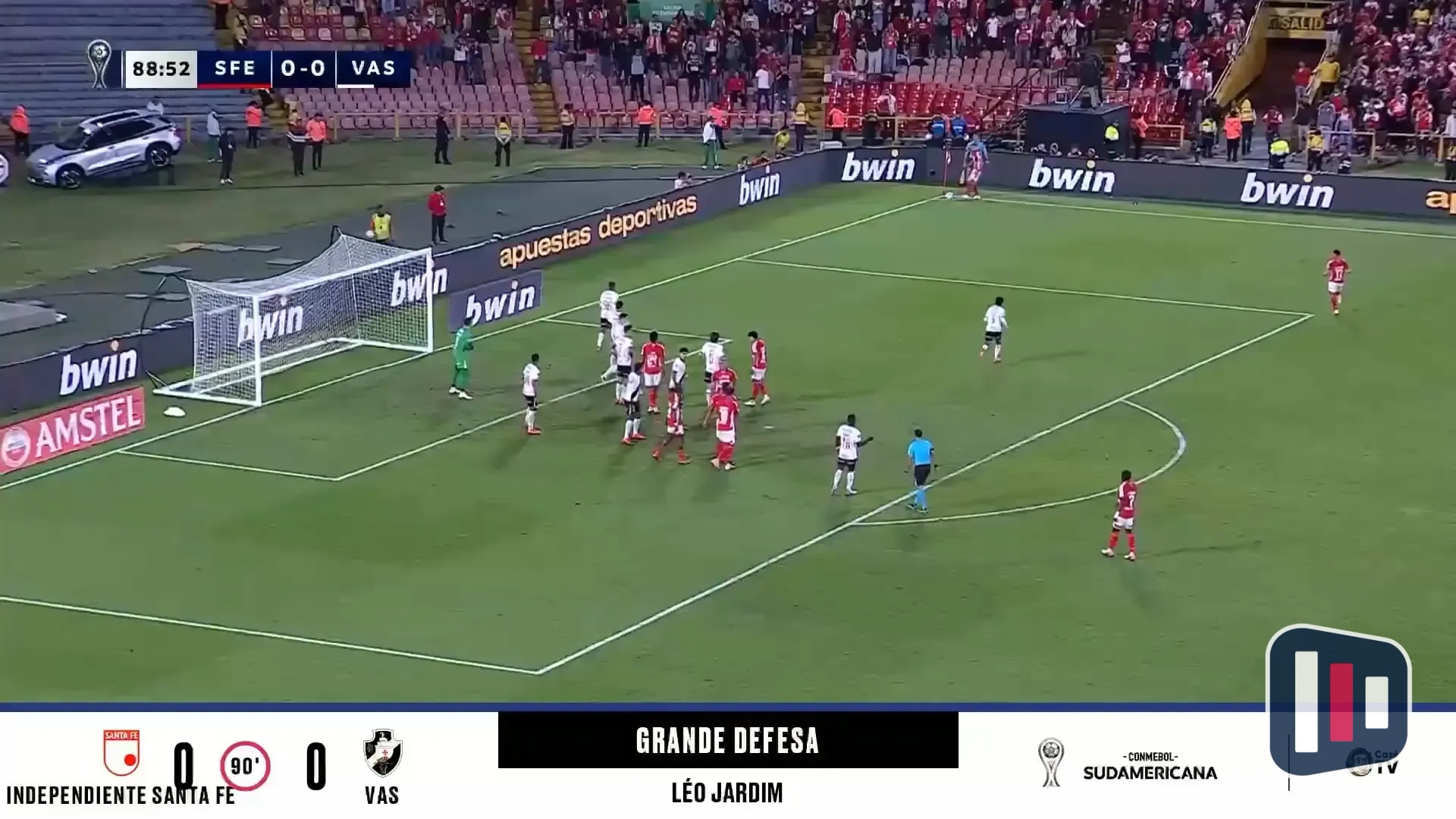 Léo Jardim garante empate do Vasco com duas defesas milagrosas em menos de um minuto