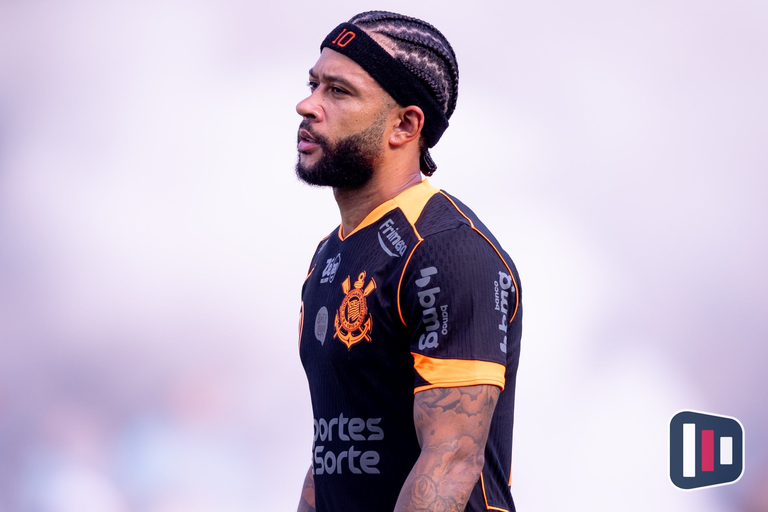 Corinthians e Memphis Depay vivem dia decisivo sobre renovação de contrato