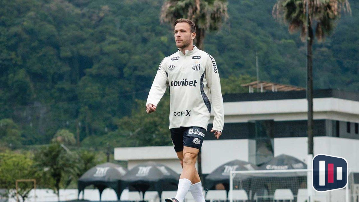 Arthur volta aos treinos e pode reforçar o Santos em breve