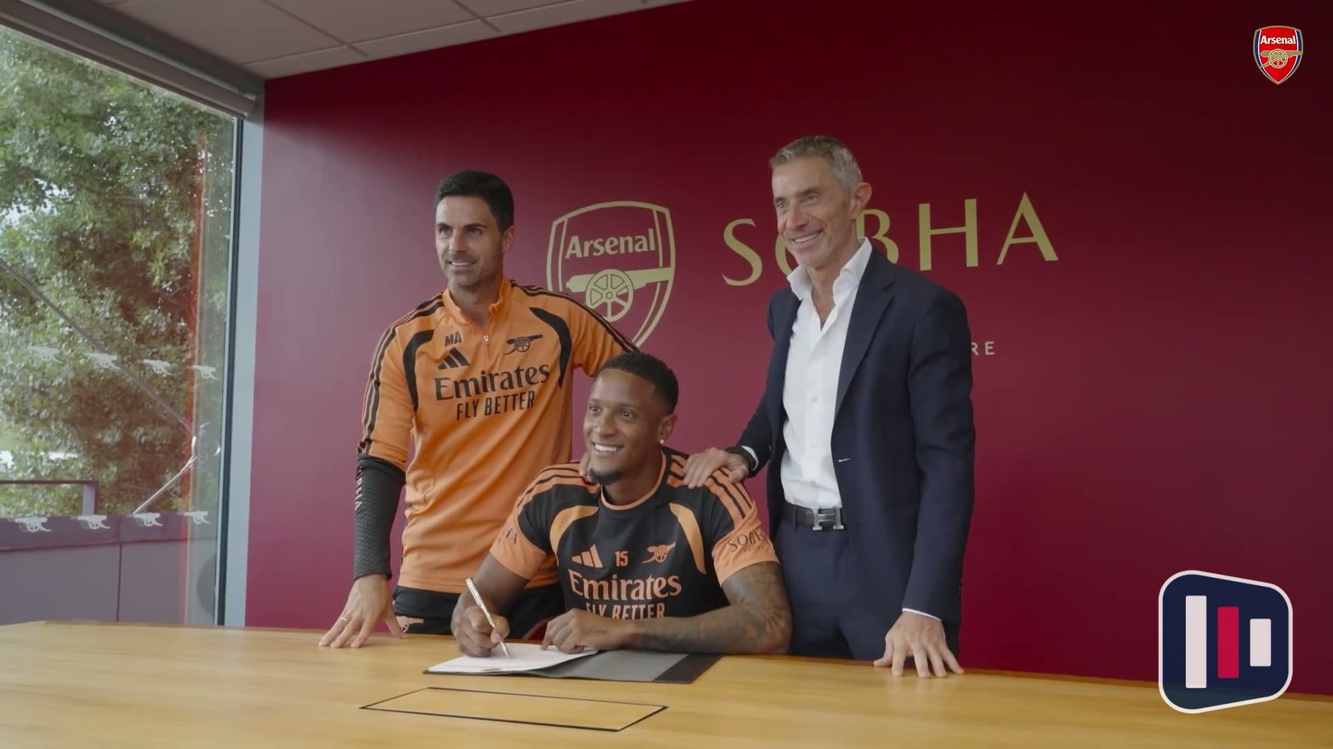 Bastidores do primeiro dia de Konsa no Arsenal com Eze e expectativa da torcida