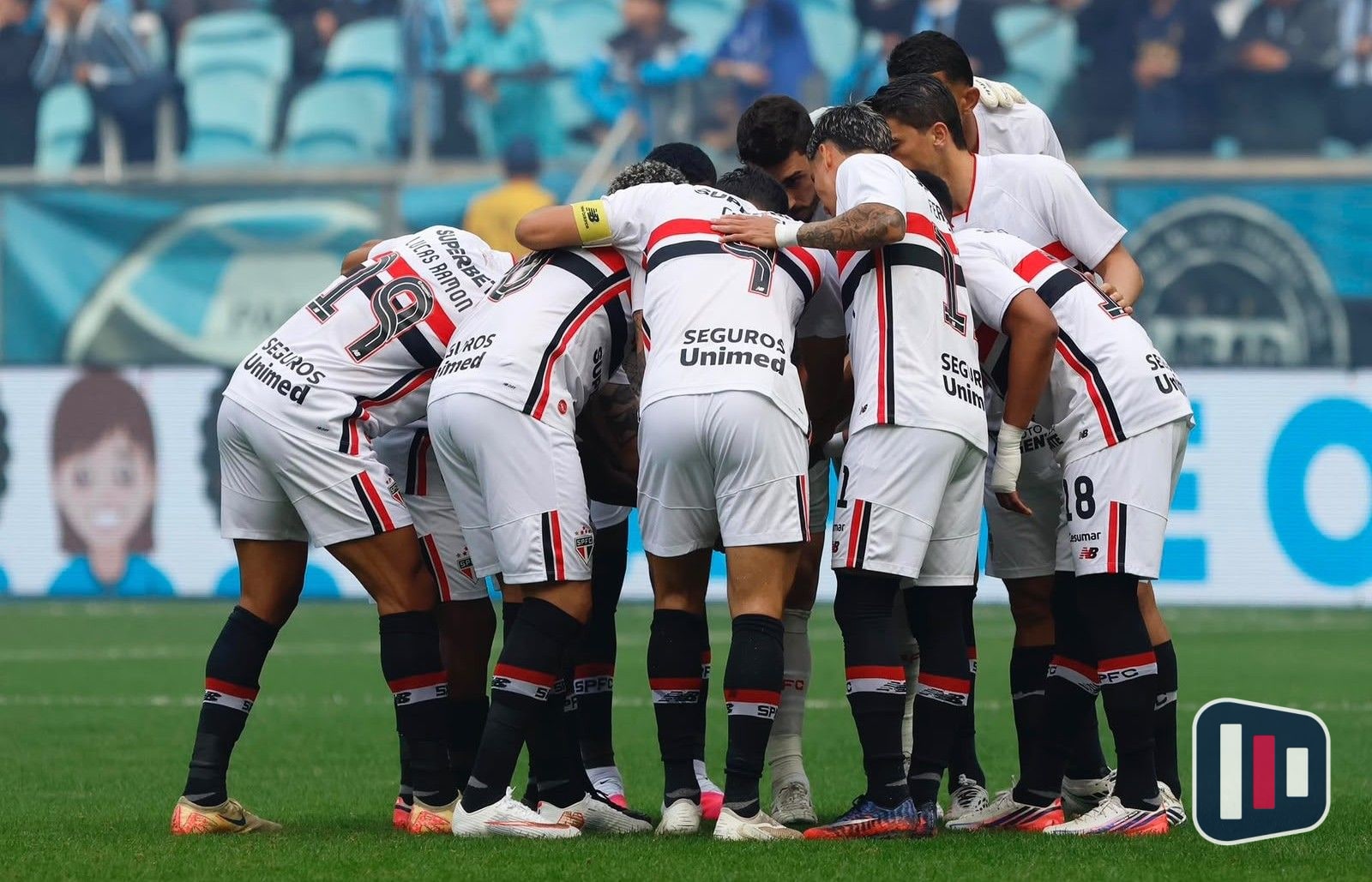 São Paulo perde para o Grêmio, repete erros e aumenta pressão no Brasileirão