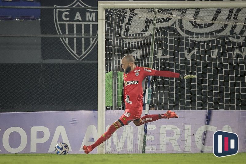 Everson garante classificação do Atlético-MG com defesa espetacular no fim