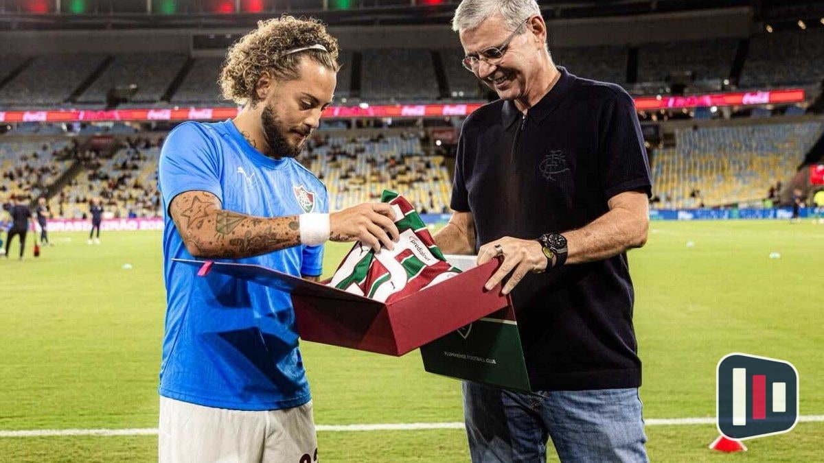 Guga é homenageado por marcar 150 jogos pelo Fluminense