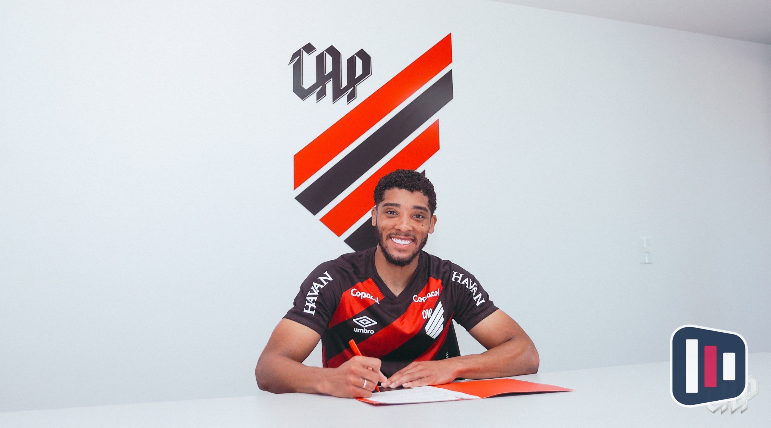 Athletico-PR renova com Diogo Riquelme até 2029 e valoriza promessa do elenco
