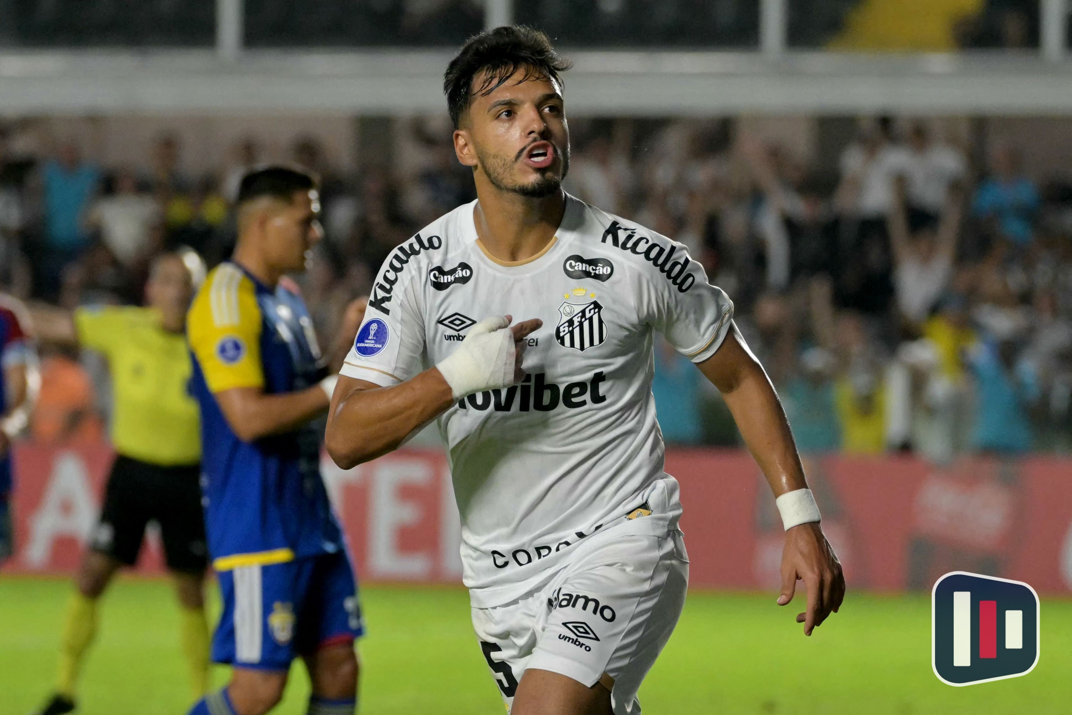 Gabriel Menino destaca evolução e foco no Santos após gol decisivo na Sul-Americana