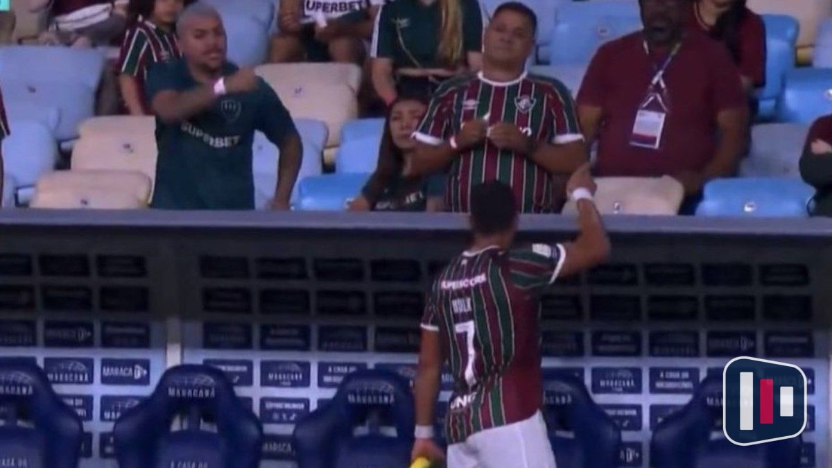 Hulk se envolve em confusão com torcedor no Maracanã durante jogo do Fluminense