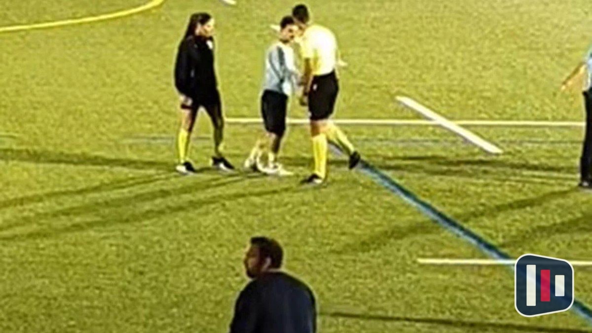 Árbitro pisa em jogador em jogo universitário e gera polêmica em Portugal