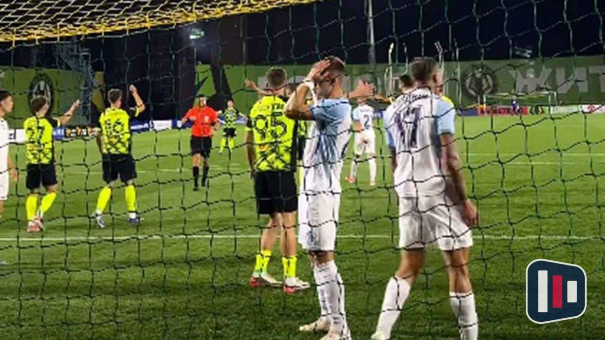 Jogador comete pênalti bizarro e escapa de expulsão no Campeonato Ucraniano