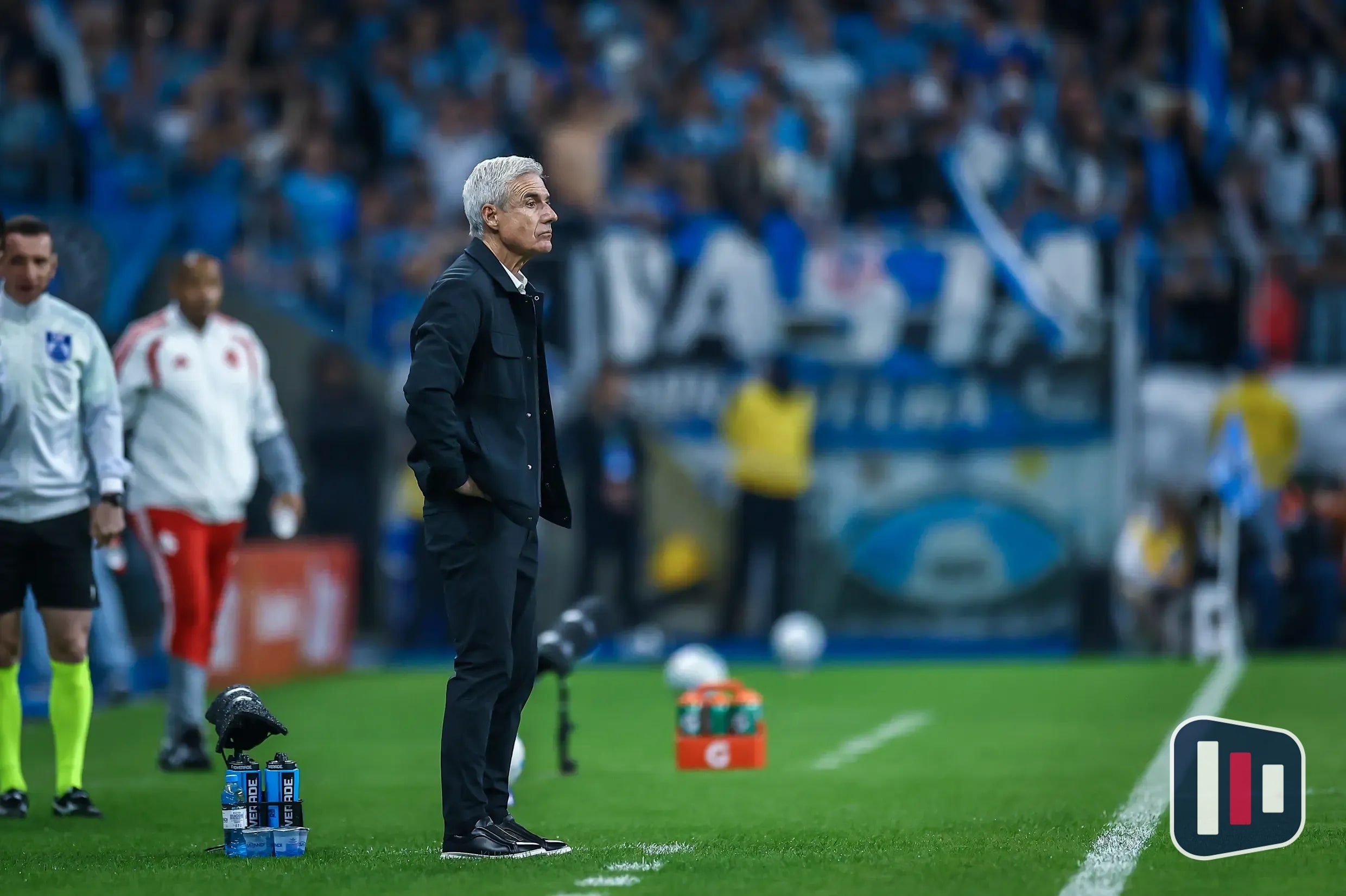 Luís Castro vibra com avanço do Grêmio às semifinais da Copa do Brasil