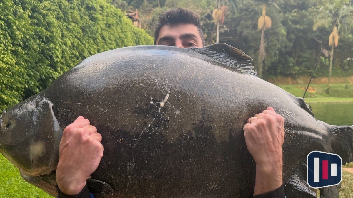 Goleiro do São Paulo pesca tambacu gigante de 47 kg em dia de lazer