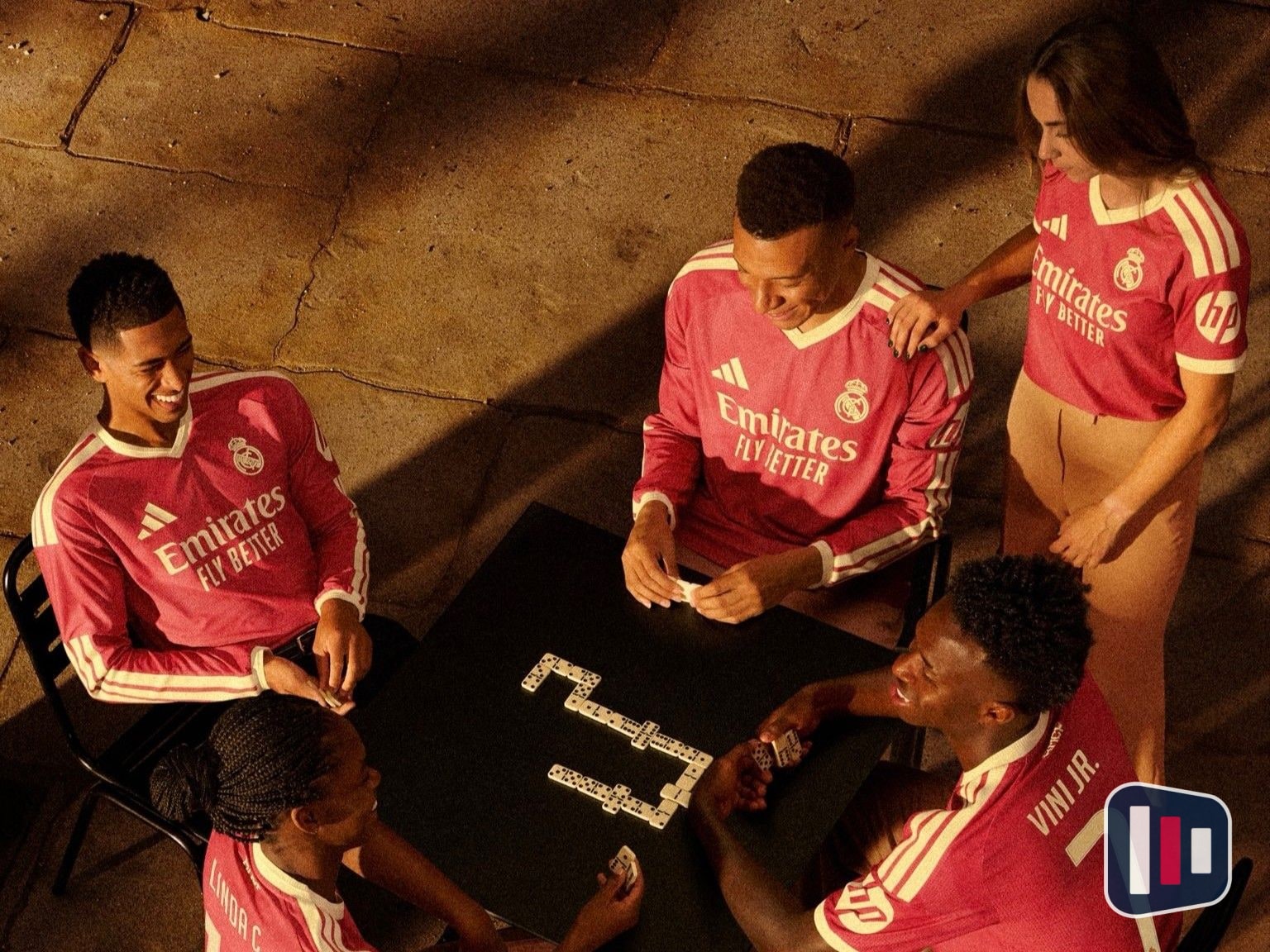 Nova terceira camisa do Real Madrid celebra torcida global e arte latino-americana