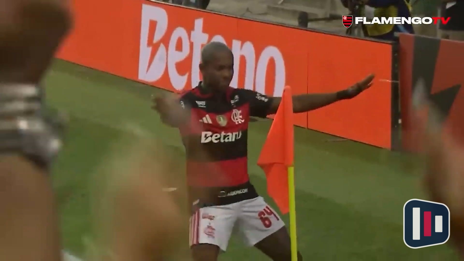 Wallace Yan brilha e garante vitória do Flamengo sobre o Benfica no Algarve
