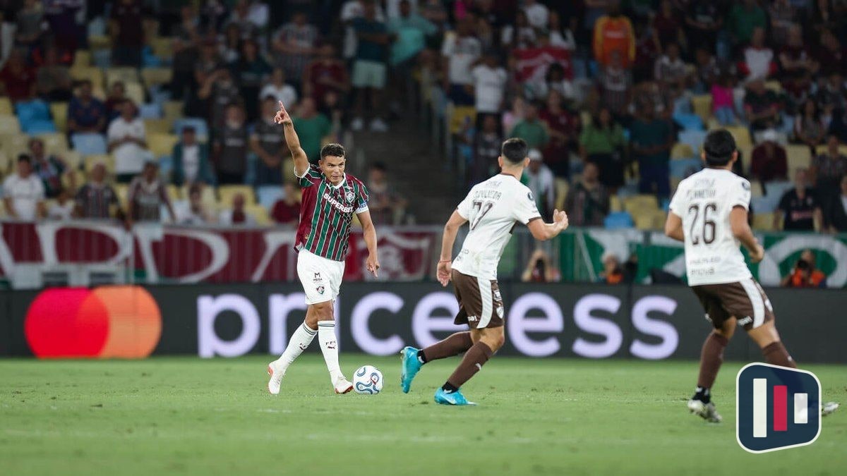 Thiago Silva faz partida cheia de raça no Fluminense mesmo com joelho dolorido