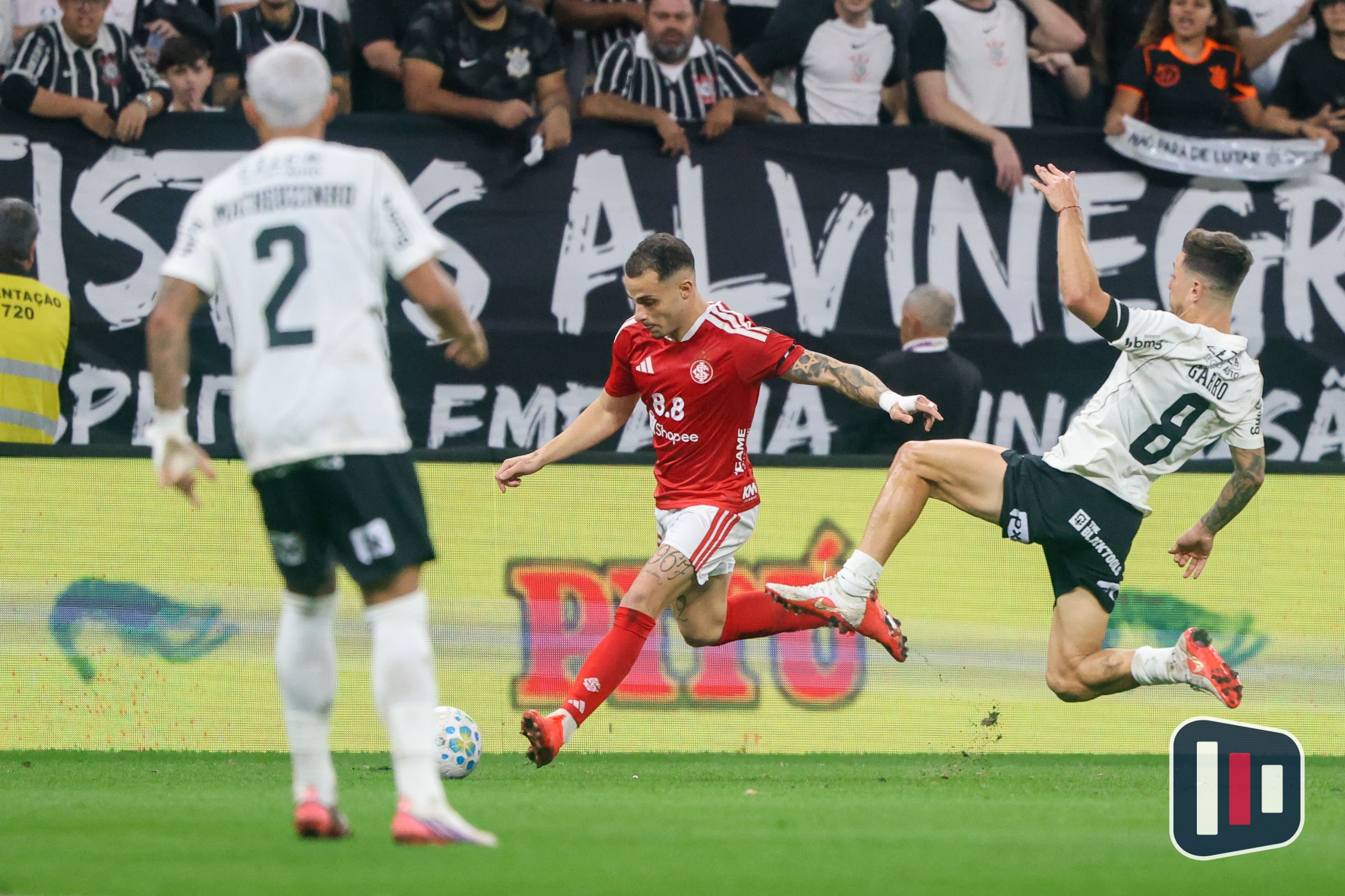 Corinthians vence Internacional por 2 a 1, mas é eliminado na Copa do Brasil