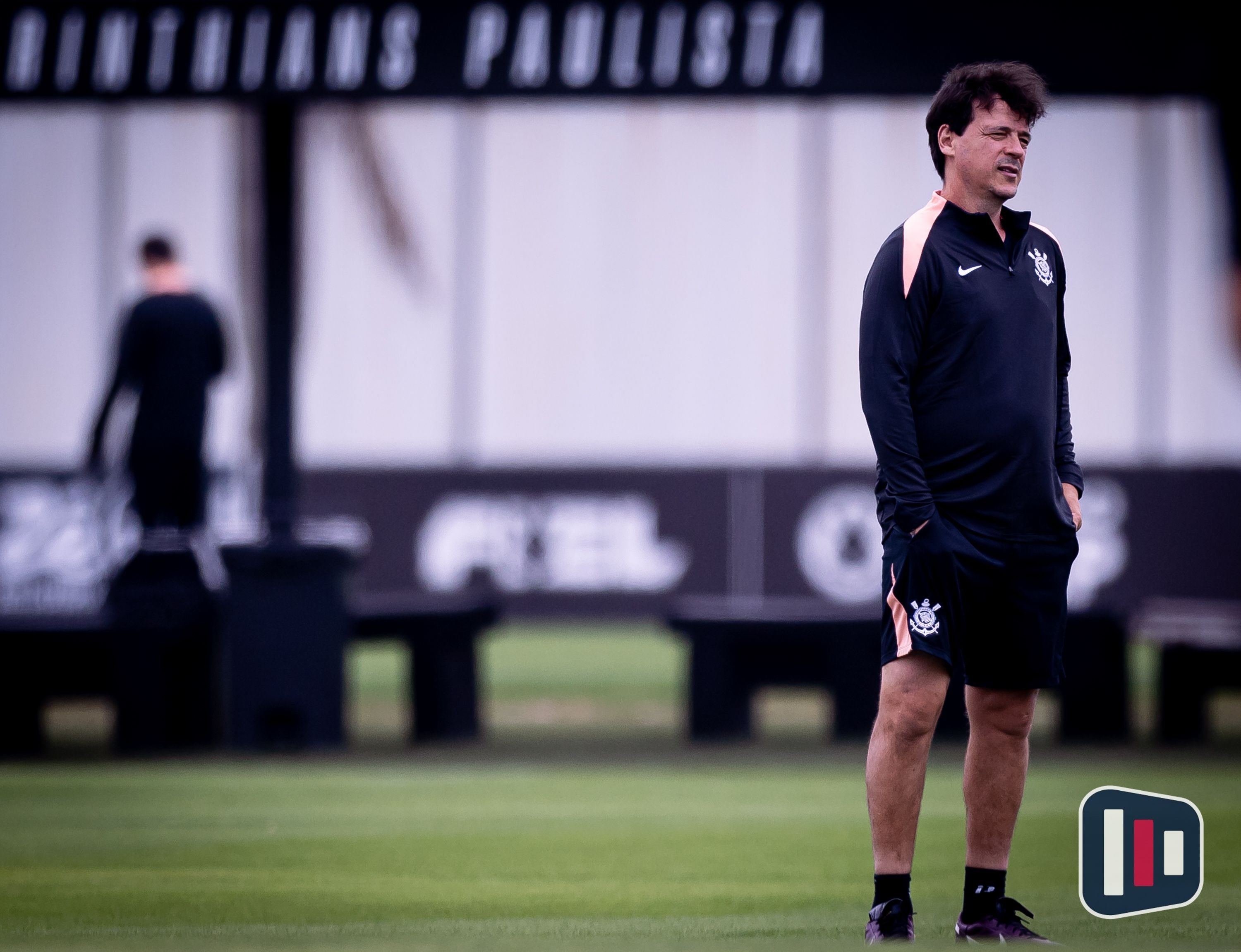 Corinthians faz treino tático antes de viajar sem Depay para jogo na Argentina