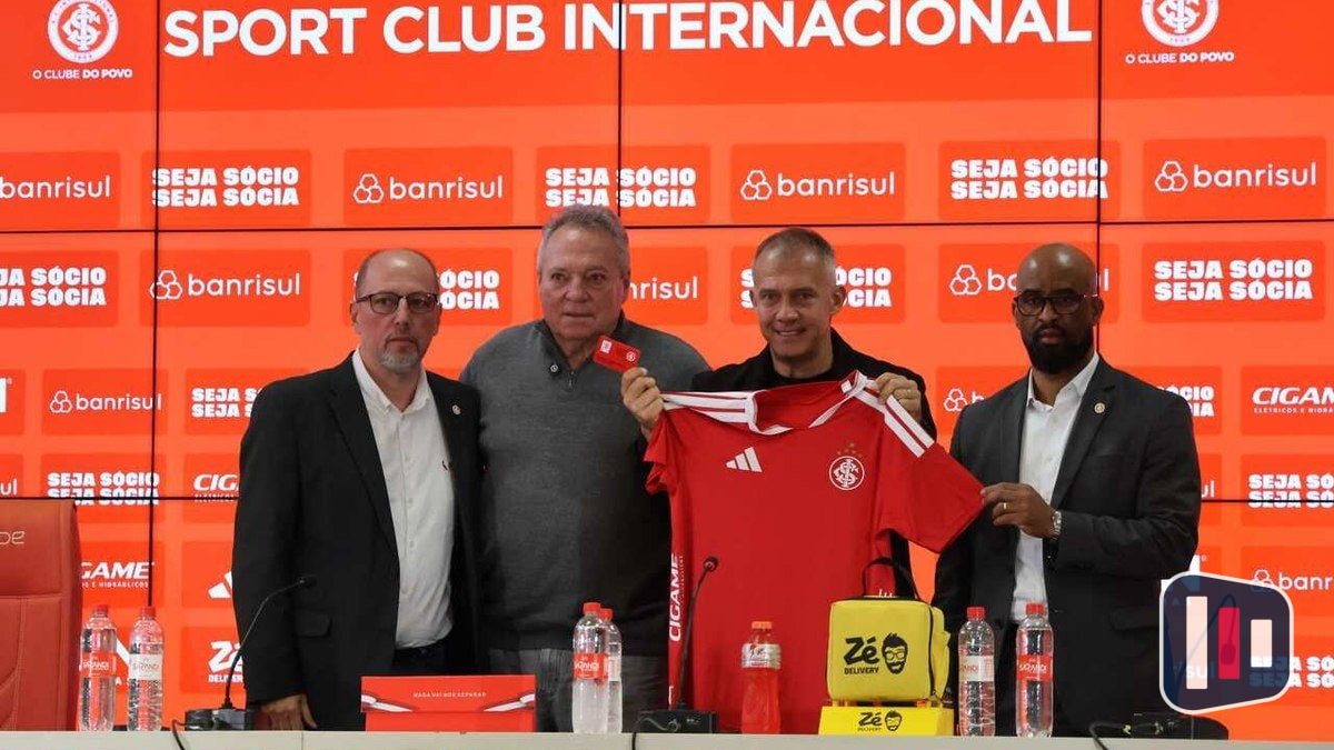 Diretor Abel Braga critica situação do Inter e apoia técnico Baptista para evitar rebaixamento