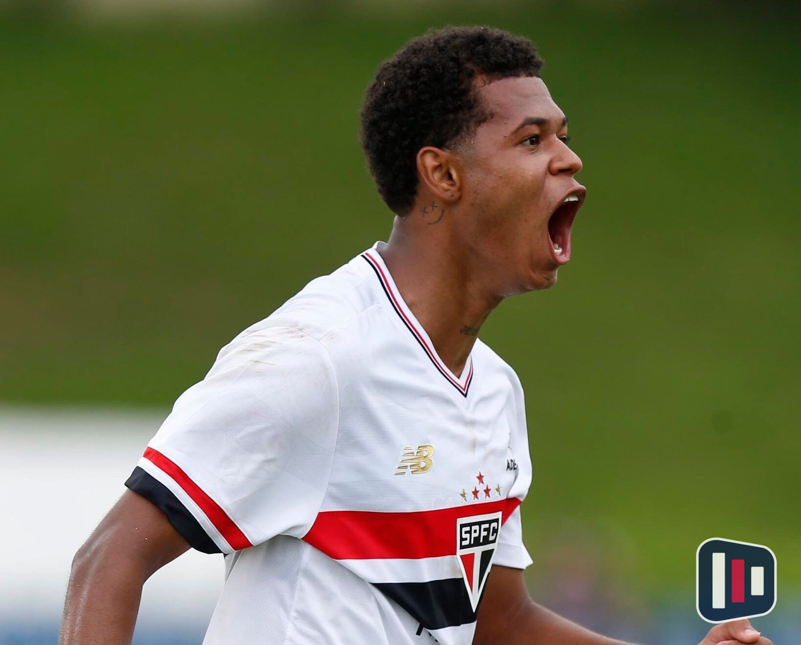 Paulinho, do São Paulo, fica fora da Liga Europa pelo Torreense