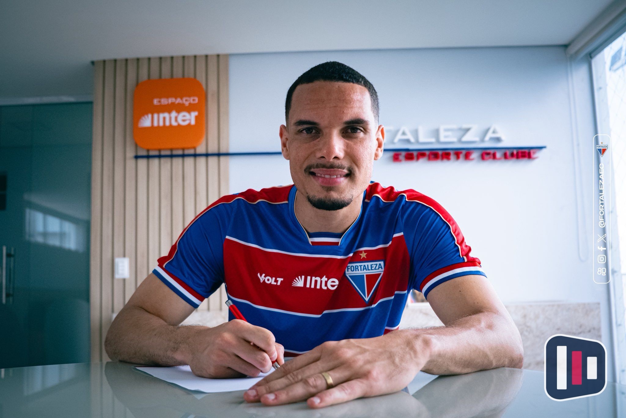 Fortaleza oficializa contratação do zagueiro Neris, ex-Vitória, até 2027