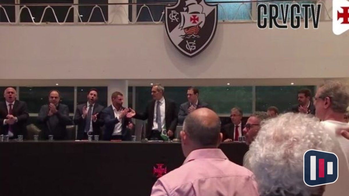 Venda do futebol do Vasco é aprovada em clima de confusão e acusações