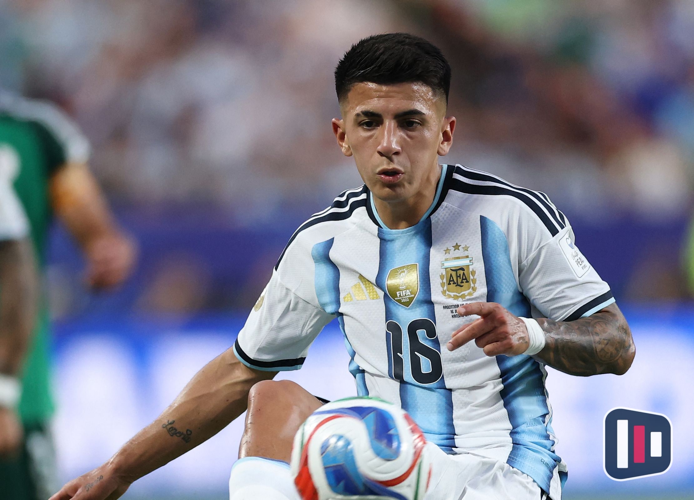 Flamengo se aproxima de acerto por Thiago Almada após reunião decisiva com empresário