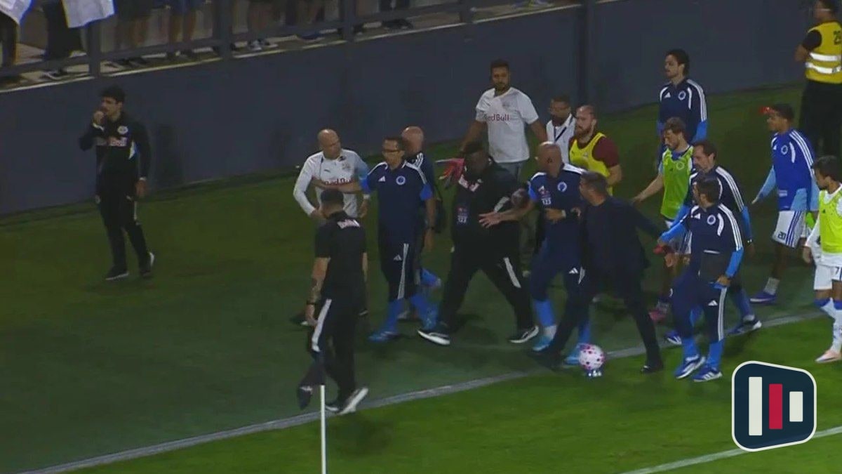 Artur Jorge perde a linha e se envolve em confusão contra Red Bull Bragantino