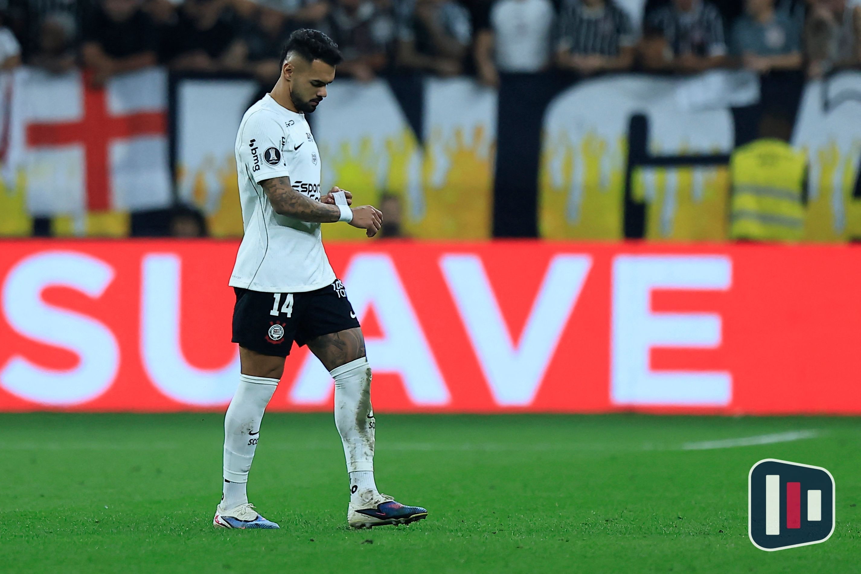 Raniele pede desculpas após expulsão, mas Corinthians avança na Libertadores