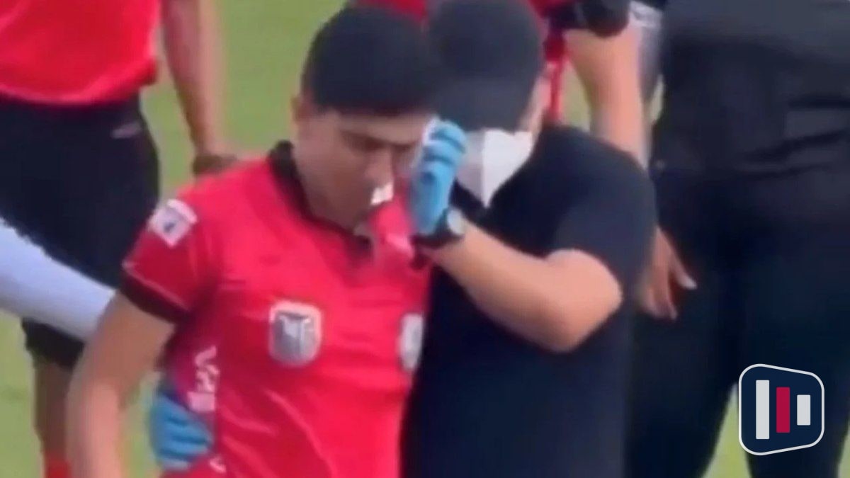 Jogador é demitido por apedrejar bandeirinha durante jogo no Equador