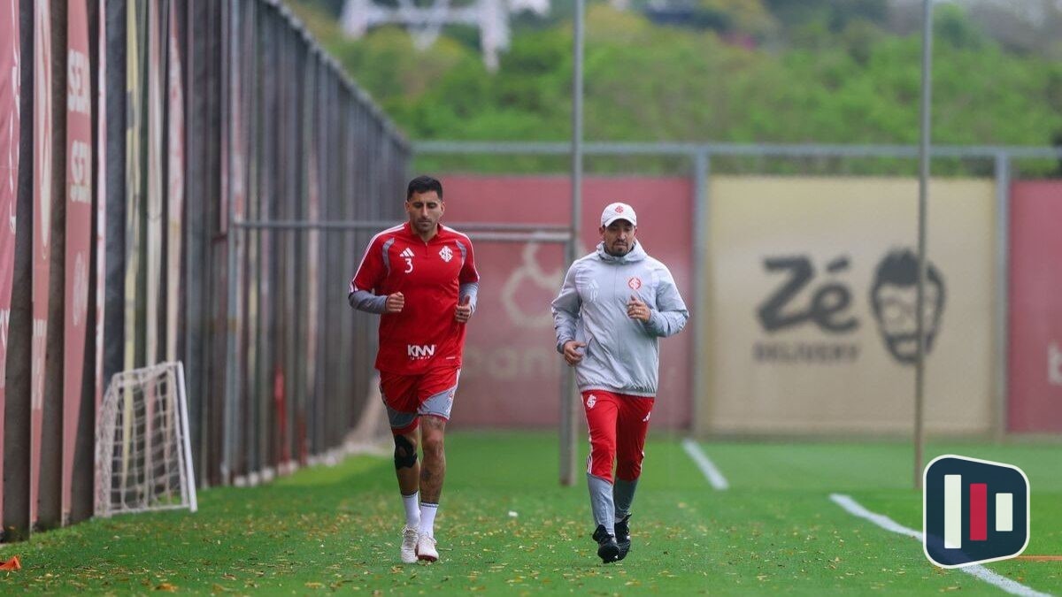 Eduardo Baptista testa nova formação no Internacional com Maripán treinando