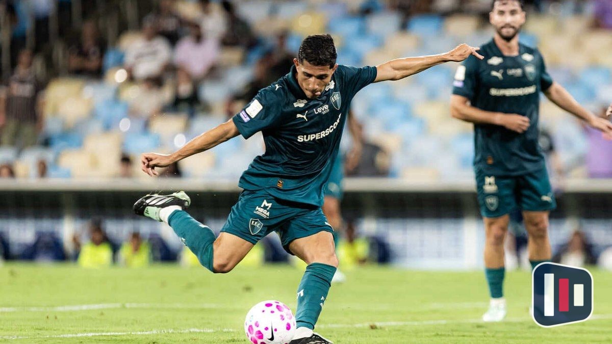 Savarino brilha com três gols e Fluminense goleia Coritiba no Maracanã