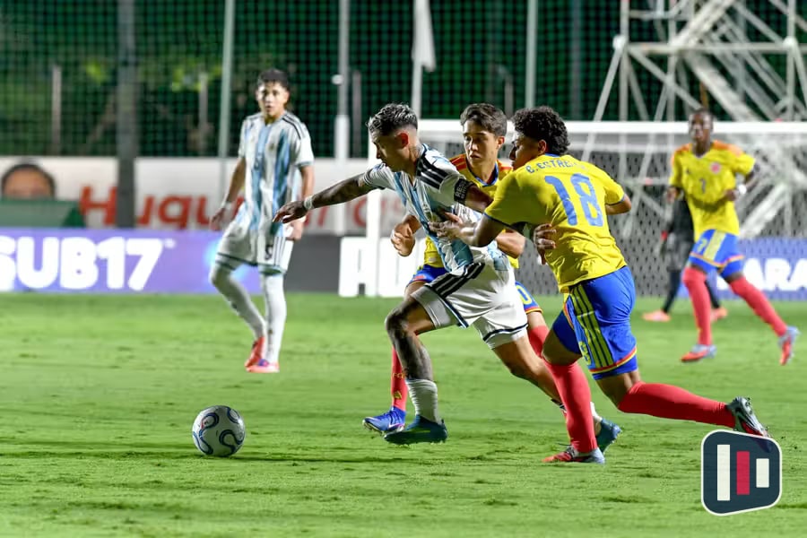 Liverpool fecha com promessa colombiana Samuel Martínez para reforçar base em 2027