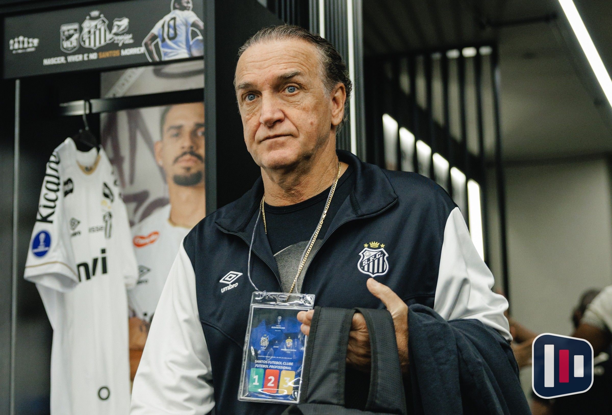 Cuca alerta para ajustes defensivos após classificação do Santos na Sul-Americana