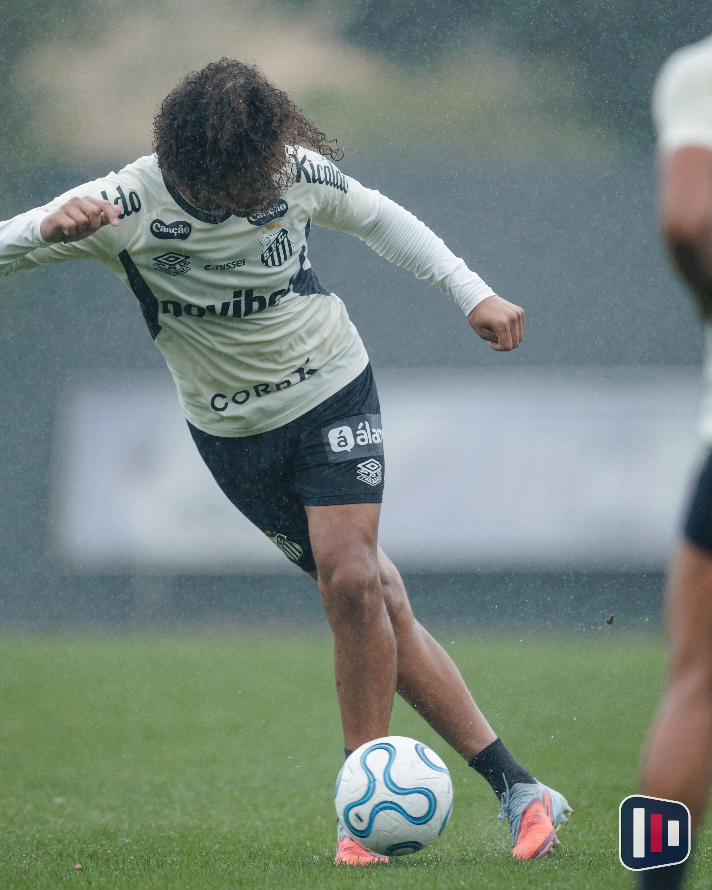 Santos realiza reapresentação do elenco com treino intenso nesta segunda-feira