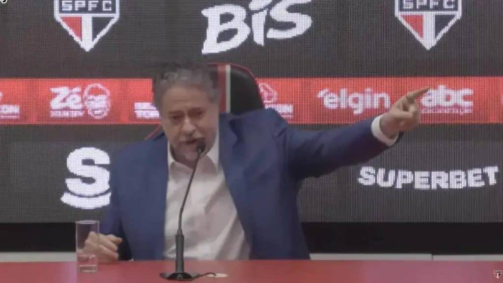 Presidente do São Paulo Julio Casares em coletiva de imprensa nesta terça (14)